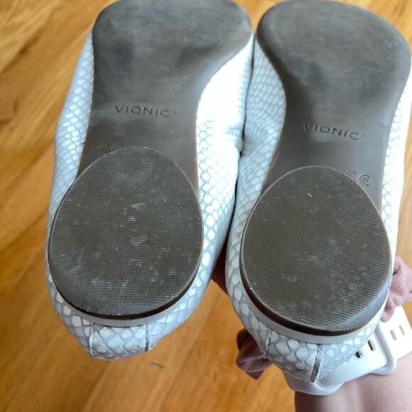 VIONIC Alexa Women's Orthotic Ballet Flat White Lizard sz 7 Snake - Picture 6 of 8